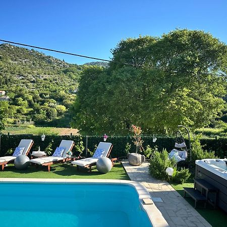 Villa Ivona With Swimming Pool And Jacuzzi Oslje Buitenkant foto