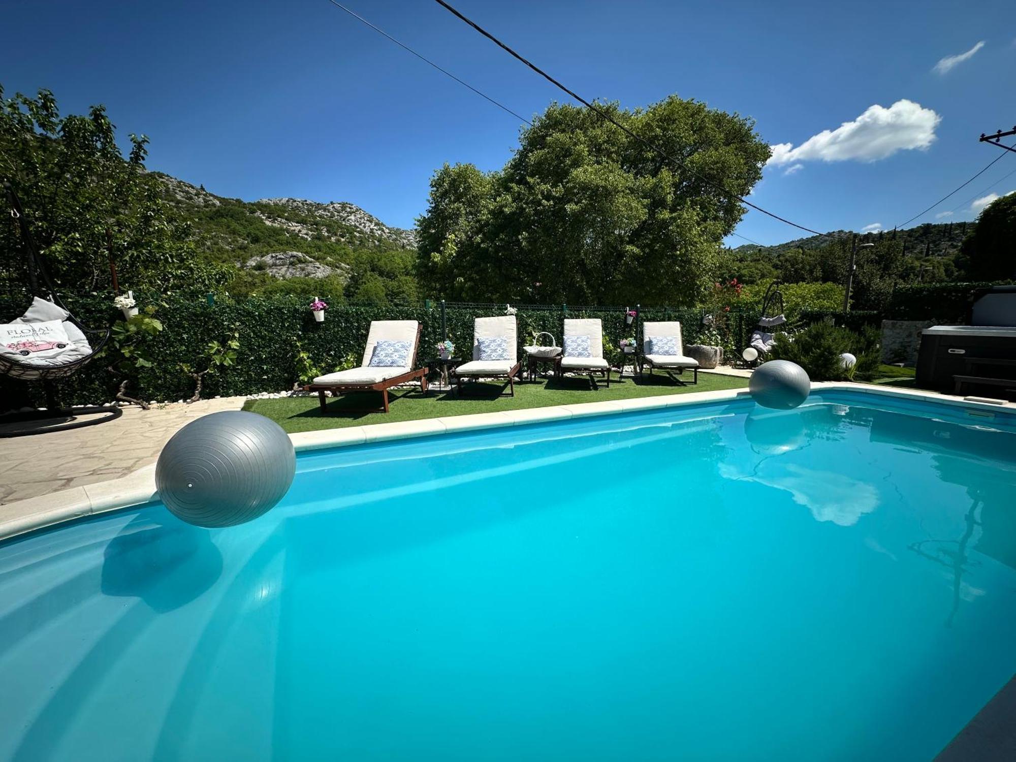 Villa Ivona With Swimming Pool And Jacuzzi Oslje Buitenkant foto