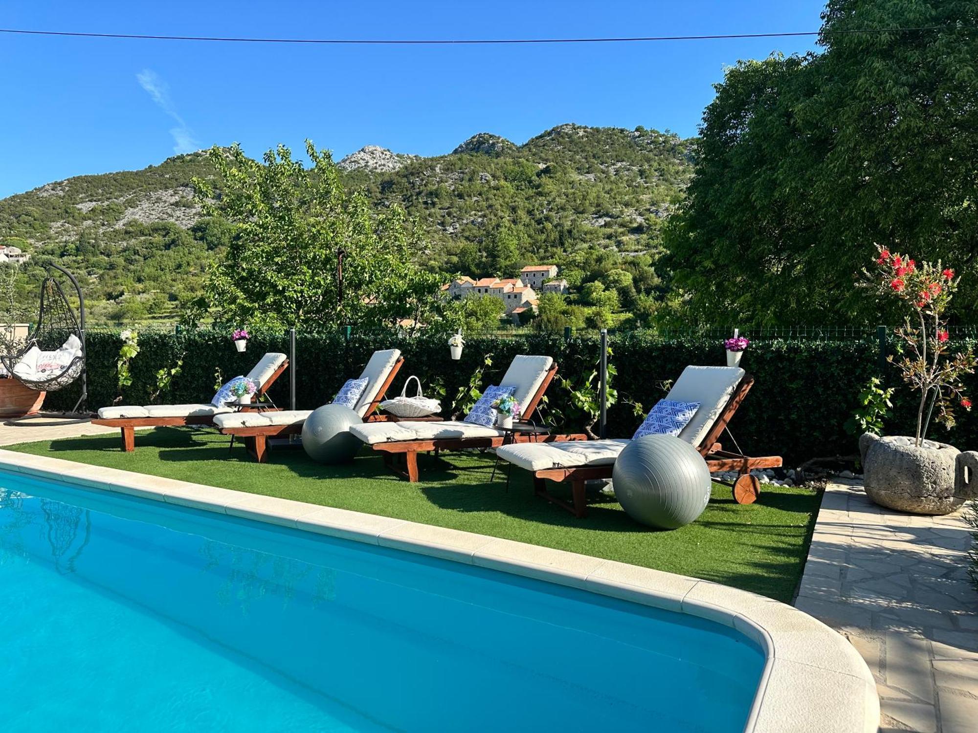 Villa Ivona With Swimming Pool And Jacuzzi Oslje Buitenkant foto