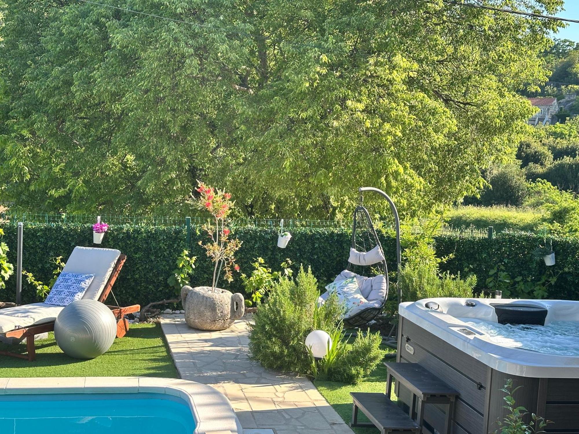 Villa Ivona With Swimming Pool And Jacuzzi Oslje Buitenkant foto